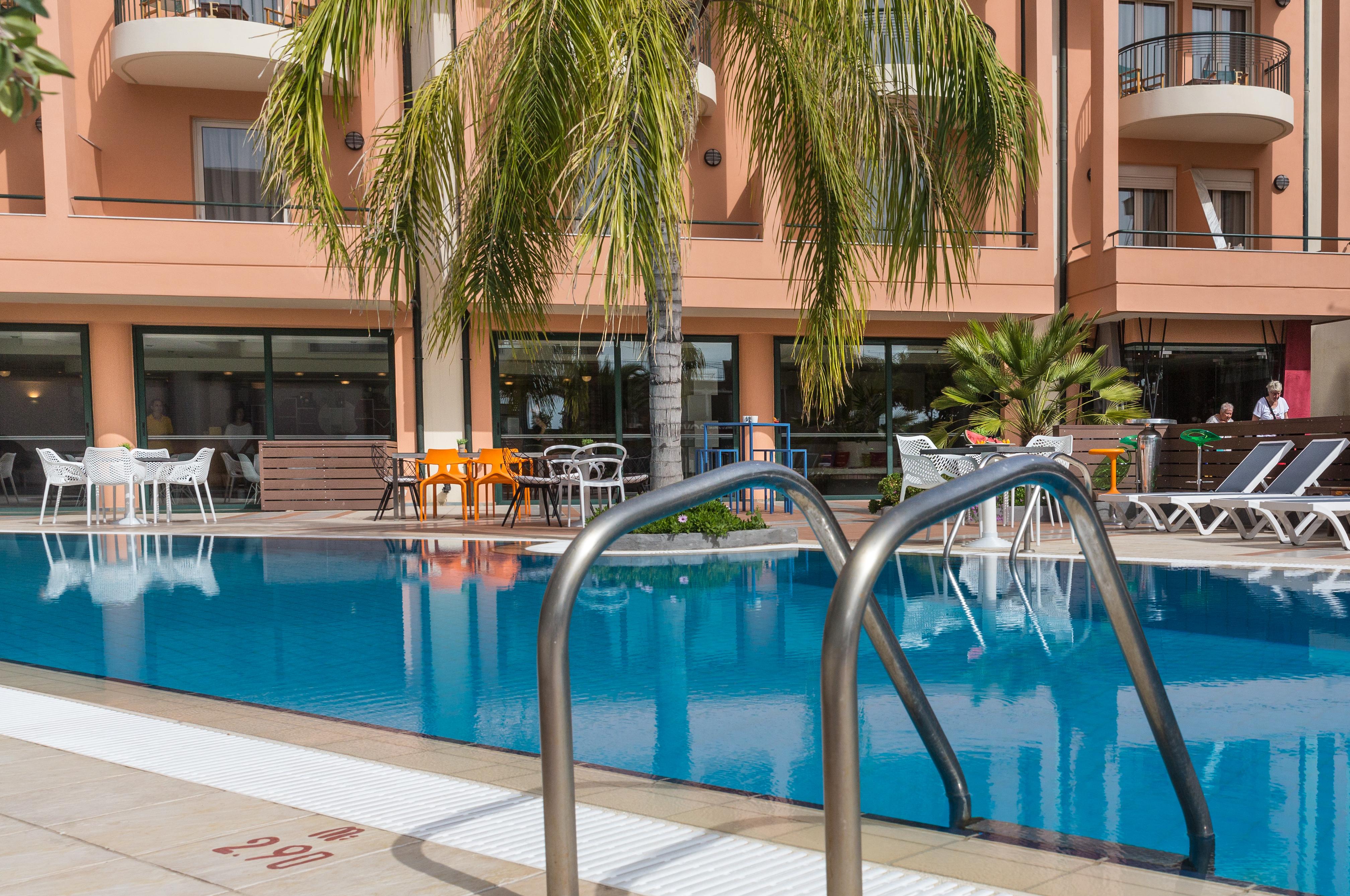 Flisvos Royal Hotel & Suites Tolón Esterno foto